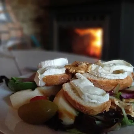 Aux Portes Du Chateau Intimiste Et Cosy A L'abri Des Regards Propice A La Detente