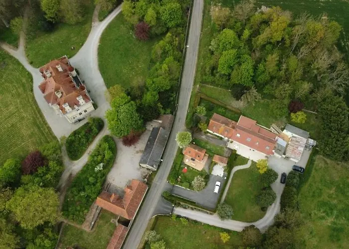 Aux Portes Du Chateau Intimiste Et Cosy A L'abri Des Regards Propice A La Detente Holiday home *